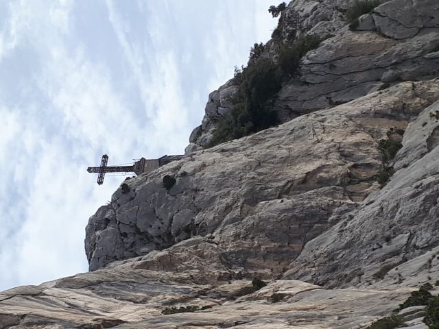 la_croix_de_la_Sainte_Victoire.jpg